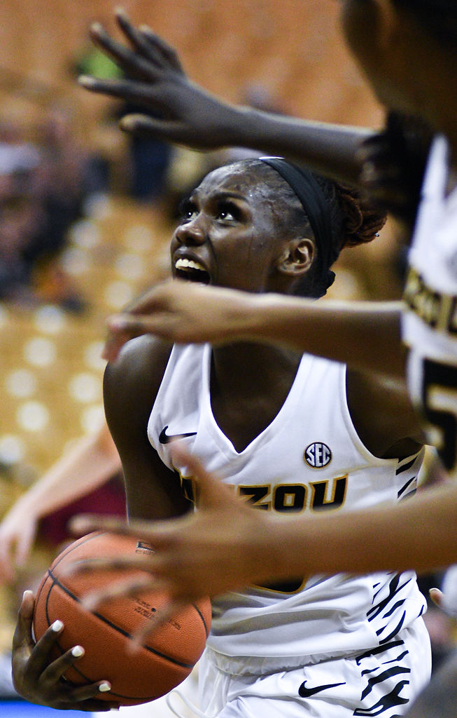 Aijha Blackwell prepares to shoot